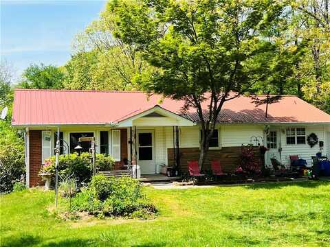 924 Brooklyn Avenue, Hendersonville, NC 28739