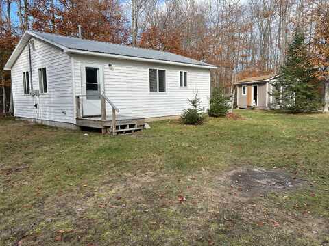 E 22524 Maryann DR, Grand Marais, MI 49839