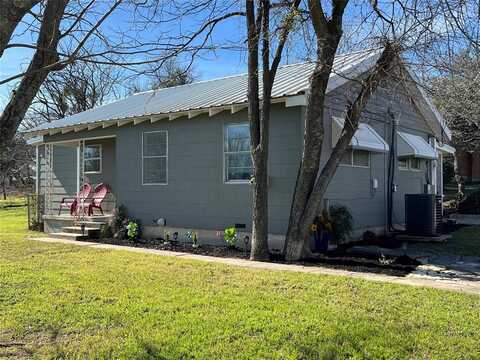 108 E Neely Avenue, Comanche, TX 76442