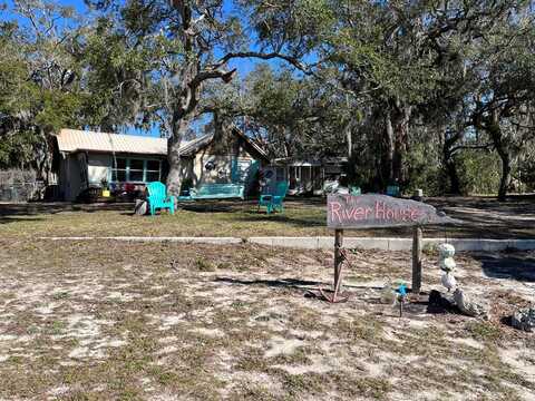 907 Riverside Dr, Steinhatchee, FL 32359