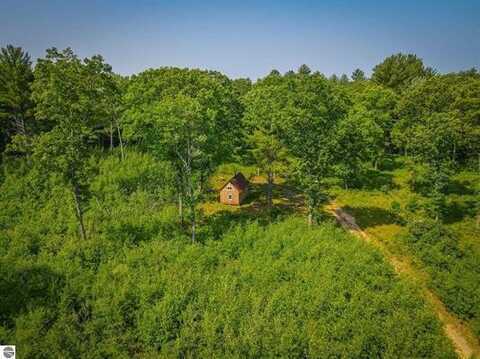 15016 12 Mile Road, Wellston, MI 49689