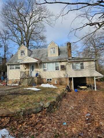 10 Bayhead Rd, West Milford, NJ 07421