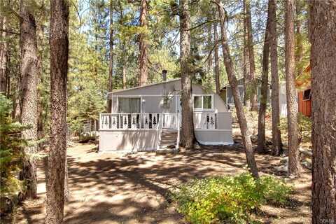 745 Eureka Drive, Big Bear Lake, CA 92315