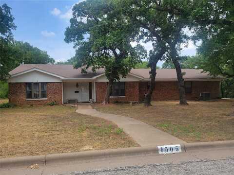 1505 S Rodgers Drive, Graham, TX 76450
