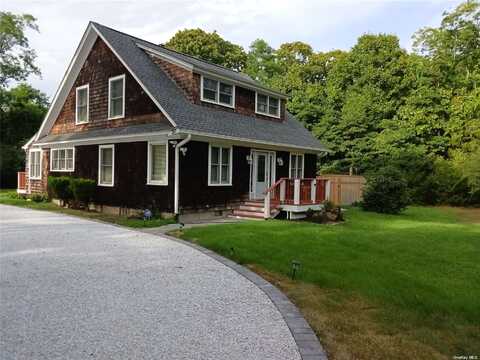 572 Montauk Highway, Westhampton Beach, NY 11978