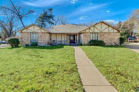 218 Clubbrook Circle, DeSoto, TX 75115