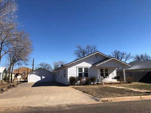 1004 Bowie Street, Wellington, TX 79095