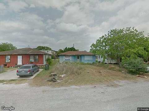 Mesquite Dr, Robstown, TX 78380