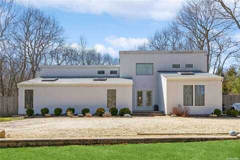 32 Wildflower Road, East Hampton, NY 11937