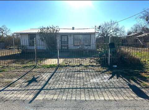 106 San Pedro Ave., Carrizo Springs, TX 78834