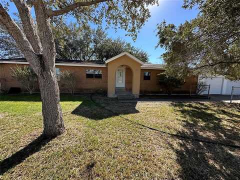 150 Private Quiroga Street, Beeville, TX 78102