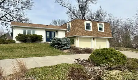 1920 Manor Circle, Grinnell, IA 50112