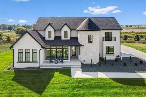 10100 Bella Strada Lane, Johnston, IA 50131