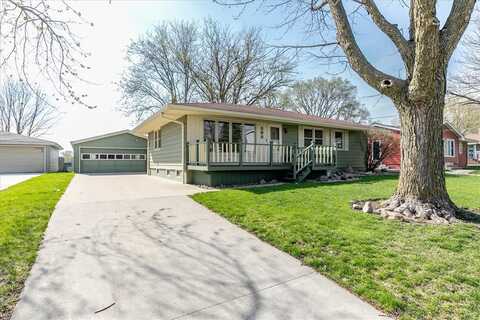 890 3rd Street, Waukee, IA 50263