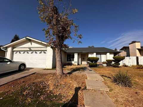 2428 5th Street, Sanger, CA 93657