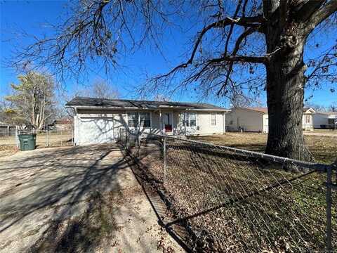 621 E Harrison Street, Bristow, OK 74010