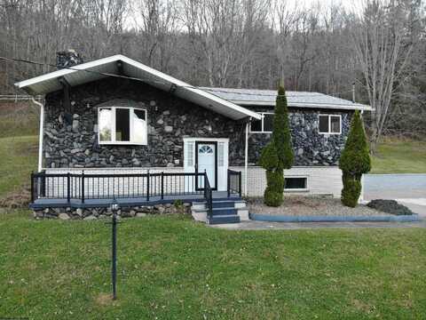 428 Flaggy Meadow Road, Mannington, WV 26582