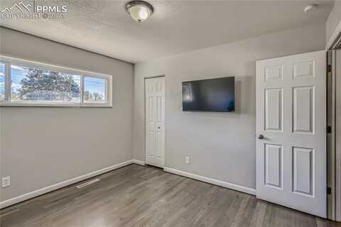 Larch, COLORADO SPRINGS, CO 80911