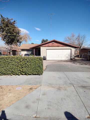 Spruce, HESPERIA, CA 92345