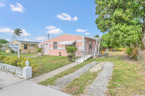 26Th, RIVIERA BEACH, FL 33404