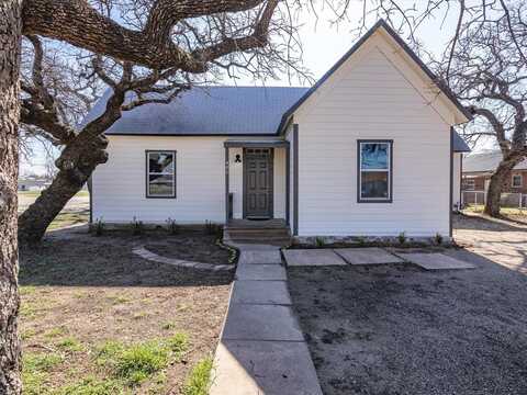 401 Cowan Street, Bowie, TX 76230