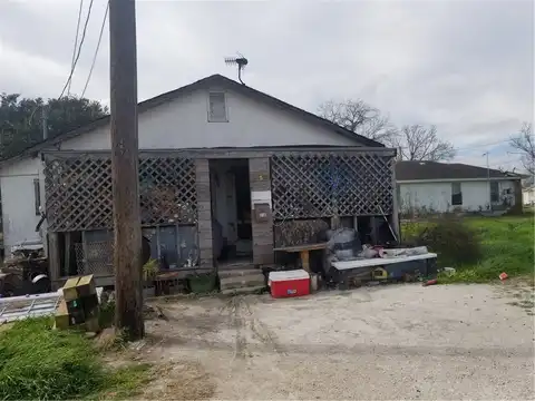 216 N Luque @ Fulton, Sinton, TX 78387