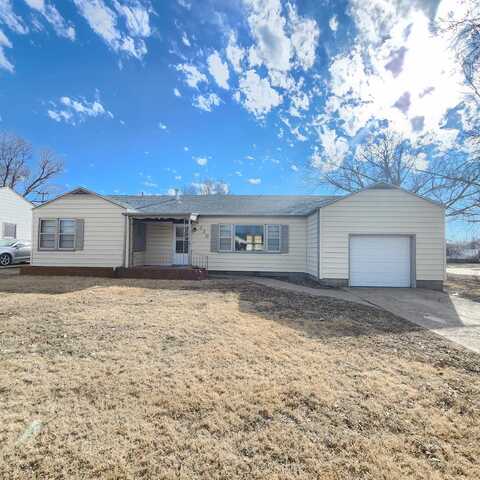 136 W 16th St, Russell, KS 67665