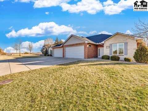 2904 Sand Hills Ct, Hutchinson, KS 67502