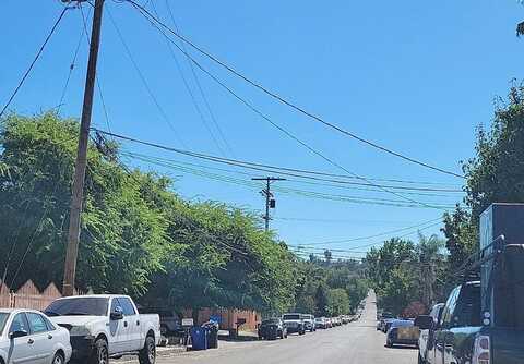 Paddock, SYLMAR, CA 91342
