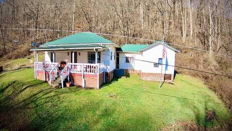 82 Hillside Dr, Forest Hills, KY 41527