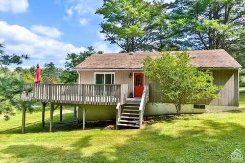 32 Pinewoods, Cornwallville, NY 12418