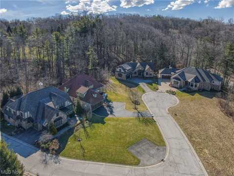 Lancaster Court, Moreland Hills, OH 44022