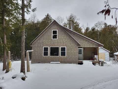 365 Rocky RD, Bois Blanc, MI 49775