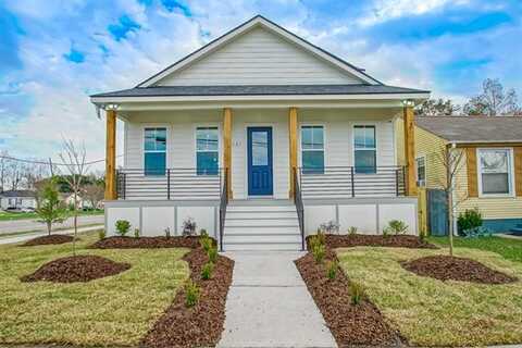 6141 MANDEVILLE Street, New Orleans, LA 70122