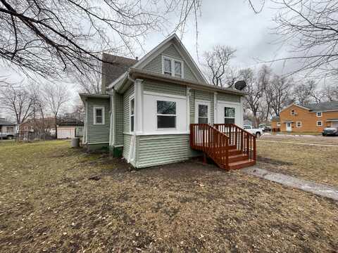 576 Nebraska Ave SW, Huron, SD 57350