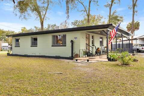 226 4th Ave, Trenton, FL 32693