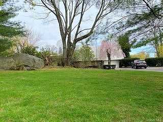 Split Rock, GREAT NECK, NY 11024