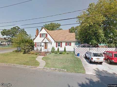 Claremont Ave, WEST BABYLON, NY 11704