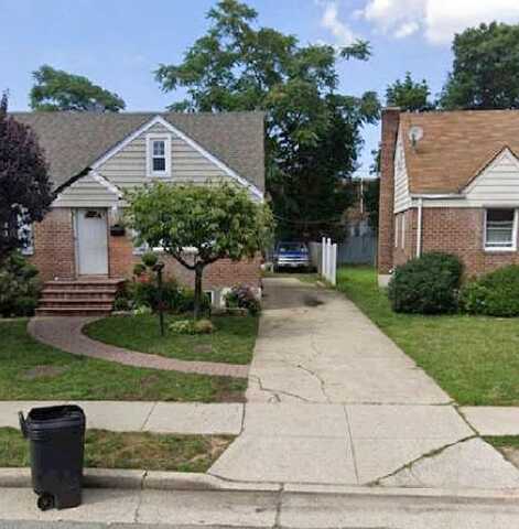 Circle, HEMPSTEAD, NY 11550