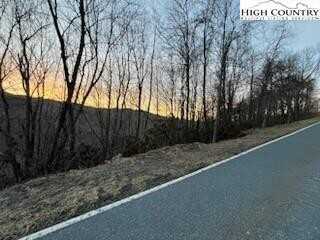 904 Pinnacle Ridge Road, Beech Mountain, NC 28604