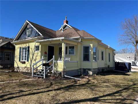 421 E Court Avenue, Winterset, IA 50273