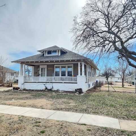 632 E 7th St, Russell, KS 67665