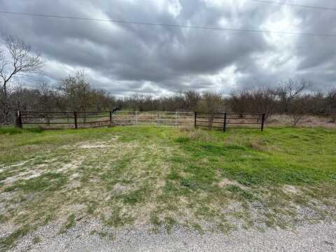 3756 Elm Dr, Beeville, TX 78102