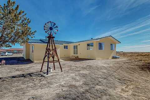 109 E Willow Lake Road, McIntosh, NM 87032