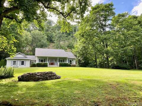 1490 Laurel Knob Road, Cashiers, NC 28717