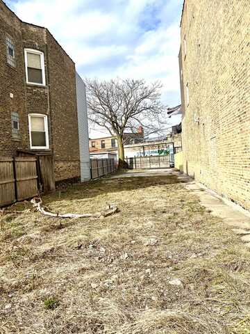 3738 W Division Street, Chicago, IL 60651