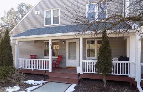 880 East St, Lee, MA 01238