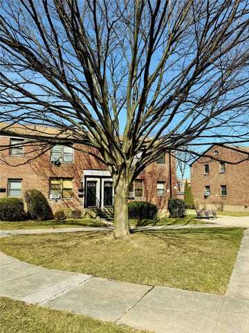 196-27 73 Avenue, Fresh Meadows, NY 11366