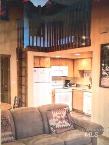 1607 Davis C-6, McCall, ID 83638