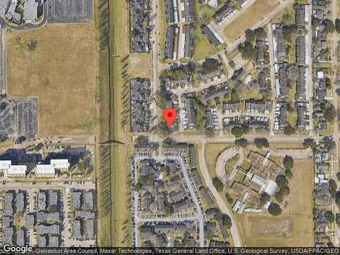 Sandpiper Dr, Houston, TX 77096